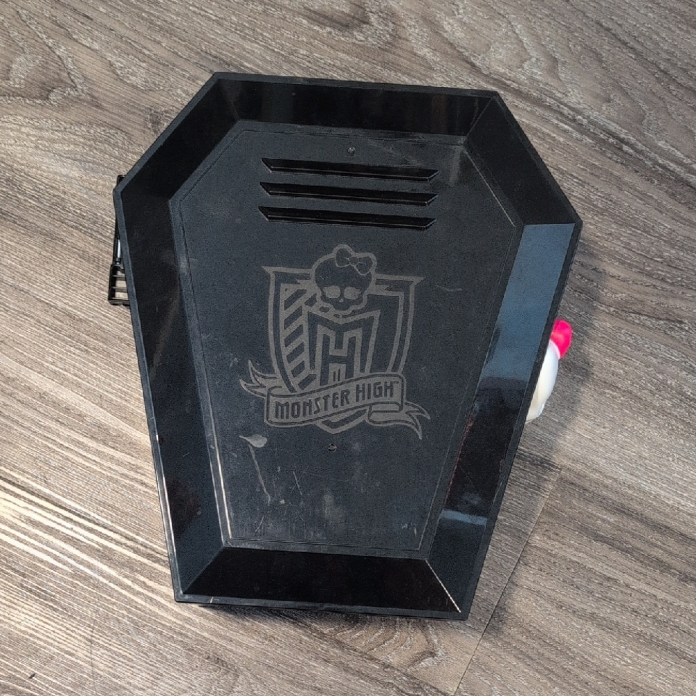 Monster High Black Coffin Draculaura's Closet